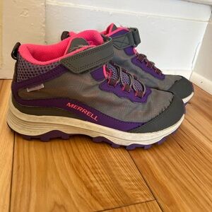 Preowned girls Merrell boots US 2. Used great condition